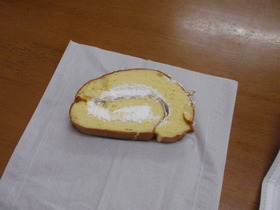 福岡市東区三苫駅前ロータリー　美和台のロールッチのロールケーキ